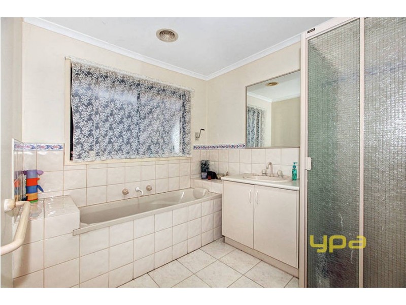 16 Smoult Drive, Kurunjang VIC 3337