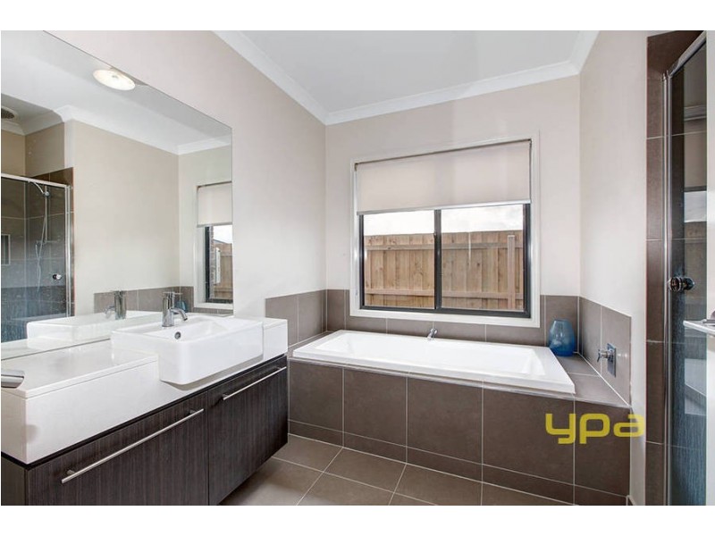 5 Meredith Place, Eynesbury VIC 3338