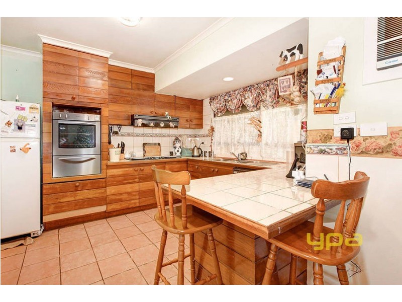 18 Sturt Road, Melton South VIC 3338