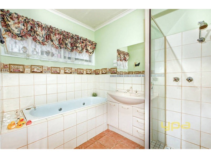 18 Sturt Road, Melton South VIC 3338