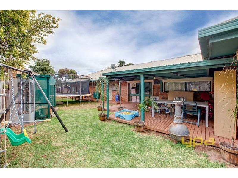 18 Sturt Road, Melton South VIC 3338