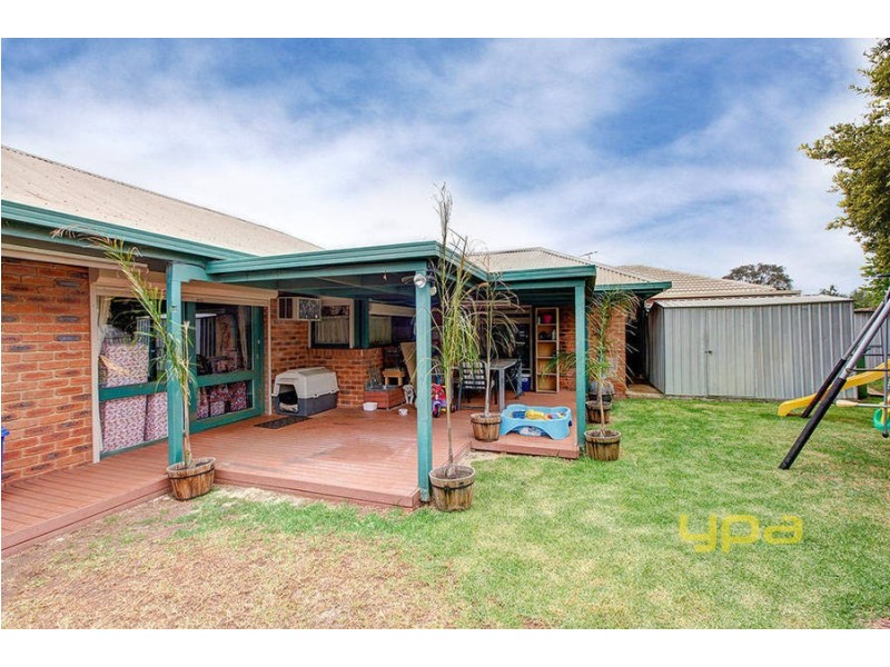 18 Sturt Road, Melton South VIC 3338