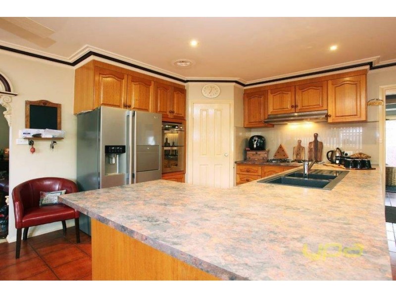 8 Darlingsford Boulevard, Melton VIC 3337