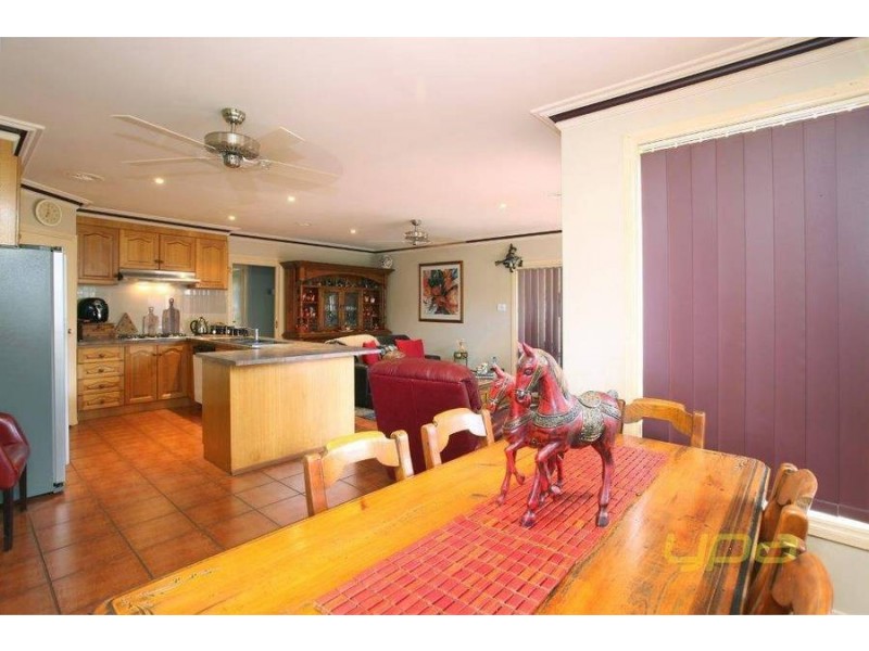 8 Darlingsford Boulevard, Melton VIC 3337