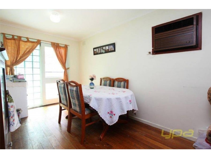 10 Sutherland Avenue, Melton South VIC 3338