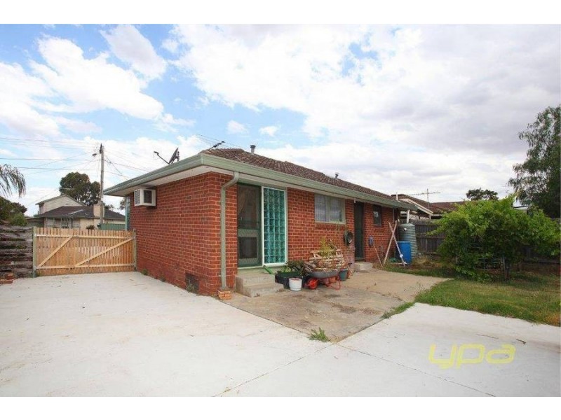 10 Sutherland Avenue, Melton South VIC 3338