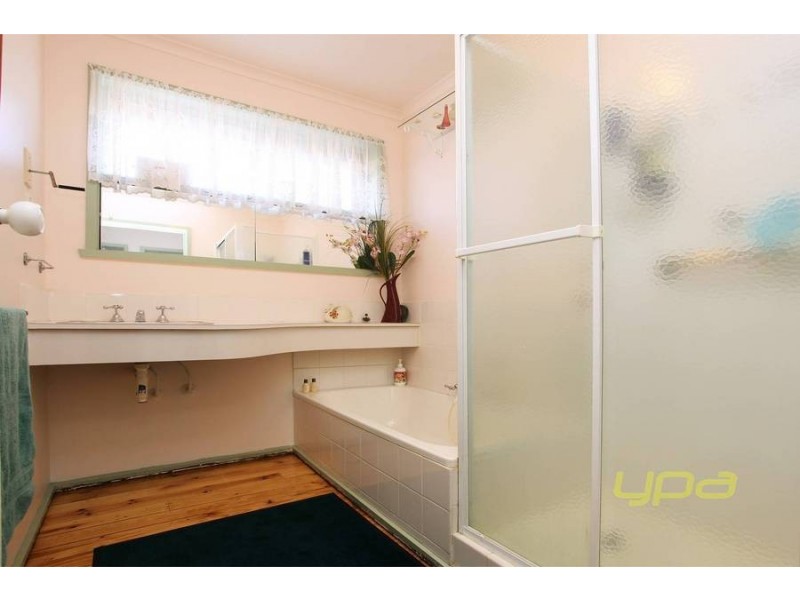 1 Clendon Place, Melton West VIC 3337