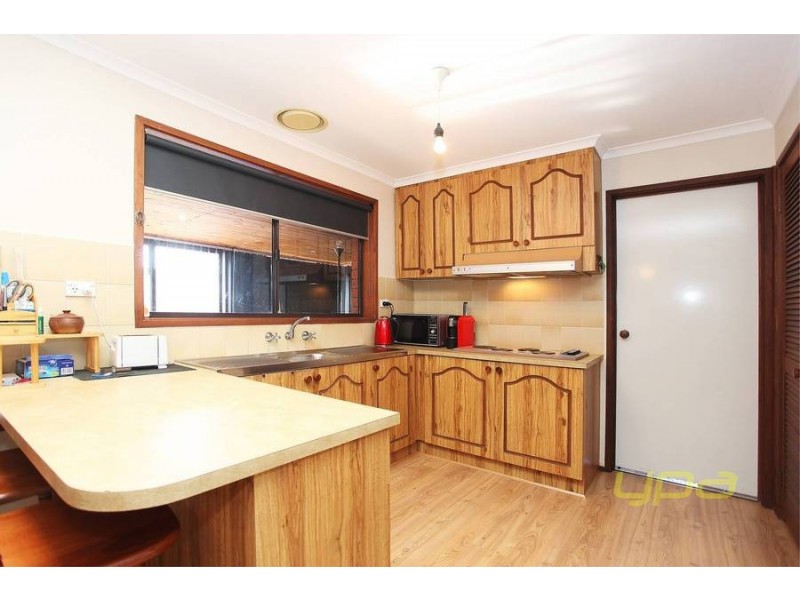 8 Burleigh Road, Melton VIC 3337