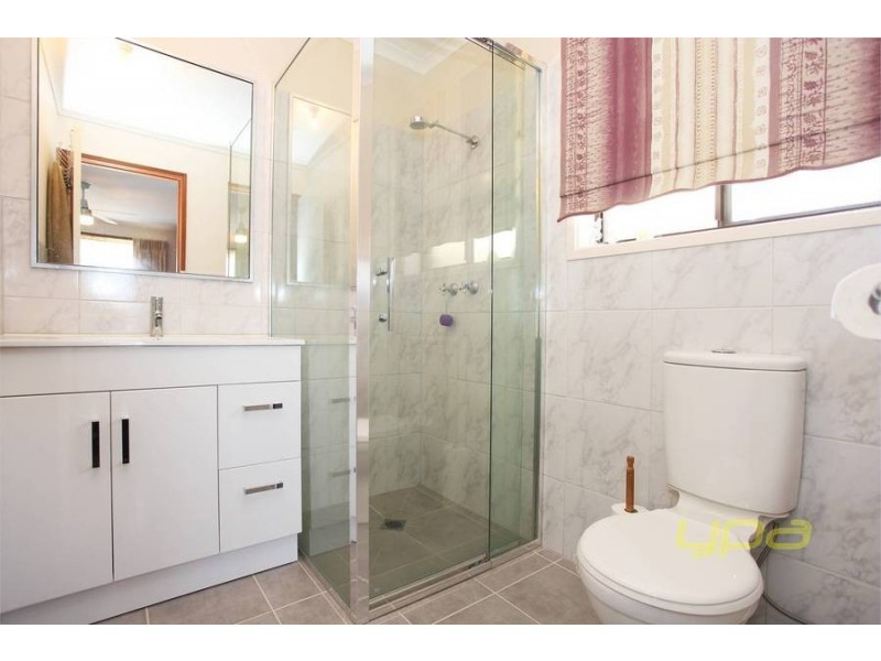 8 Burleigh Road, Melton VIC 3337