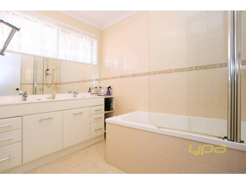 8 Burleigh Road, Melton VIC 3337