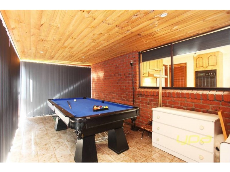 8 Burleigh Road, Melton VIC 3337