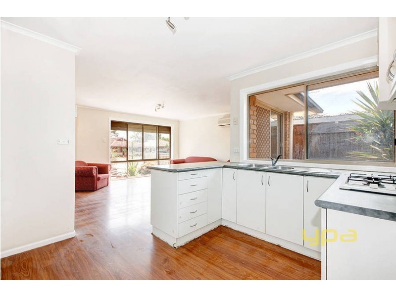 1/12 Waratah Street, Melton South VIC 3338