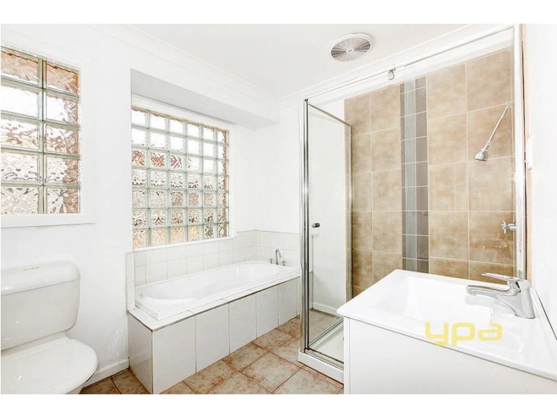 1/12 Waratah Street, Melton South VIC 3338