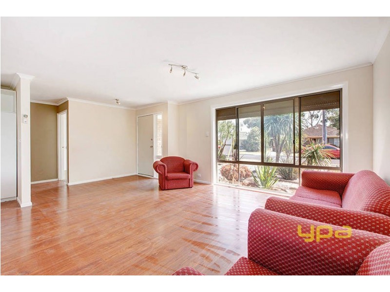 1/12 Waratah Street, Melton South VIC 3338