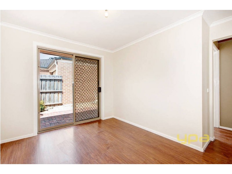 1/12 Waratah Street, Melton South VIC 3338