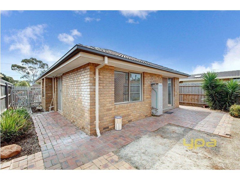 1/12 Waratah Street, Melton South VIC 3338