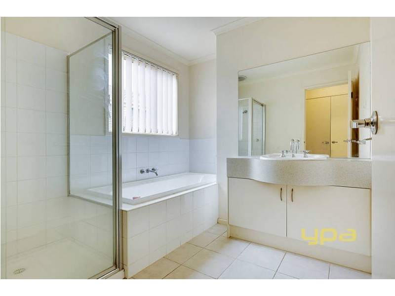 16 Fairhaven Boulevard, Melton West VIC 3337