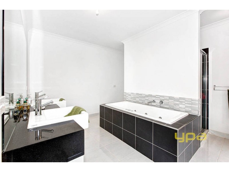 12 Marong Avenue, Eynesbury VIC 3338