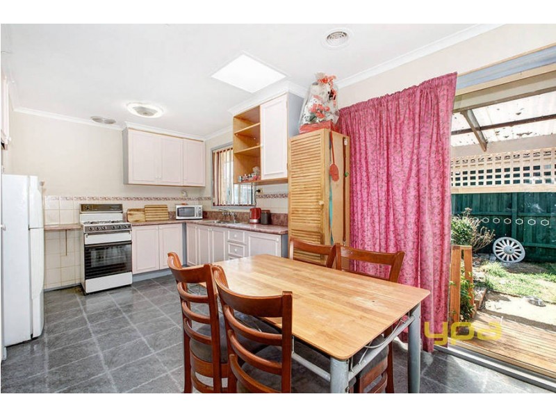 2/18 Toolern Street, Melton South VIC 3338