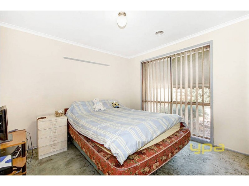 2/18 Toolern Street, Melton South VIC 3338