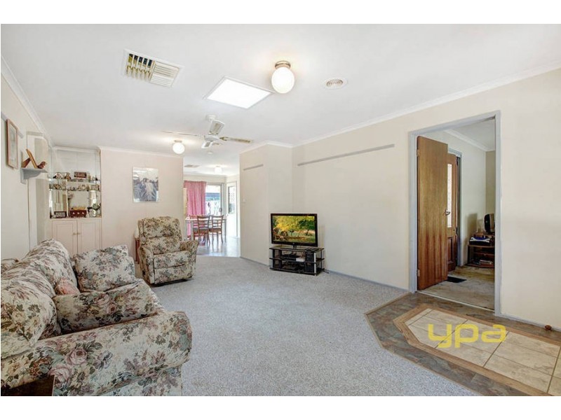 2/18 Toolern Street, Melton South VIC 3338