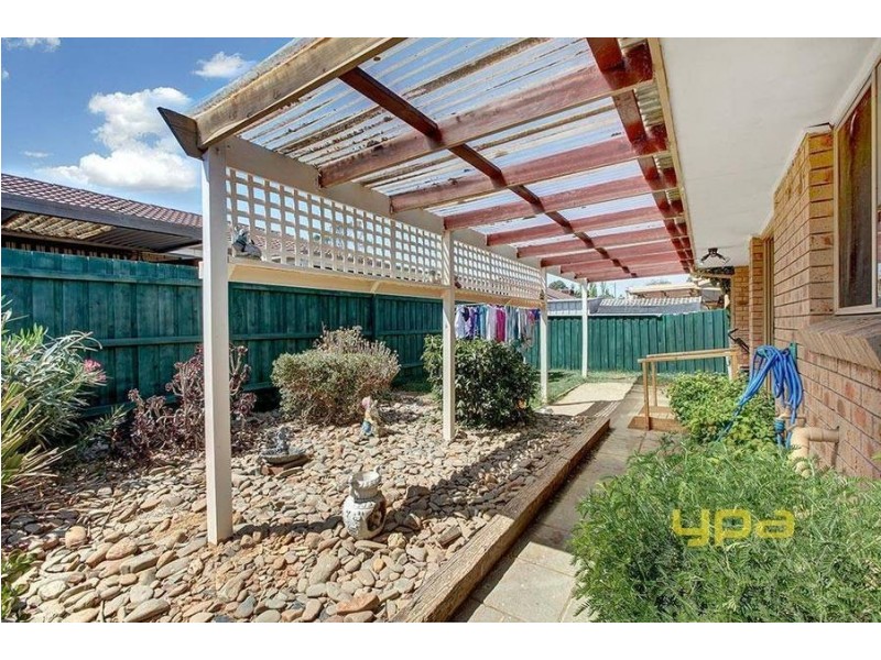 2/18 Toolern Street, Melton South VIC 3338