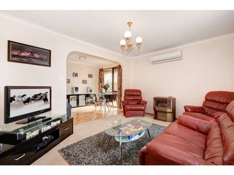 8 Sturt Road, Melton South VIC 3338