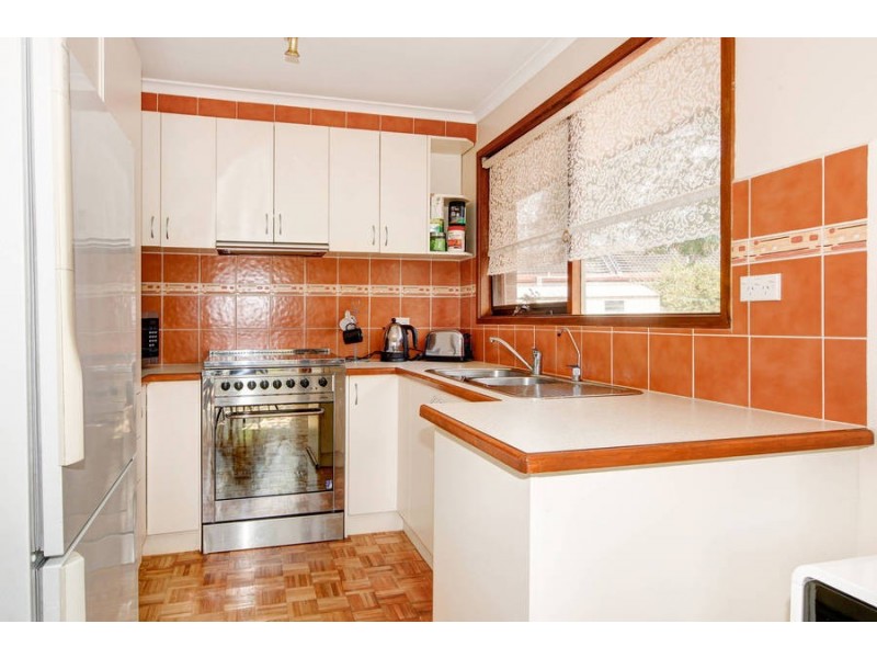 8 Sturt Road, Melton South VIC 3338