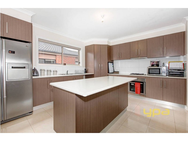 73 Lakewood Boulevard, Melton VIC 3337
