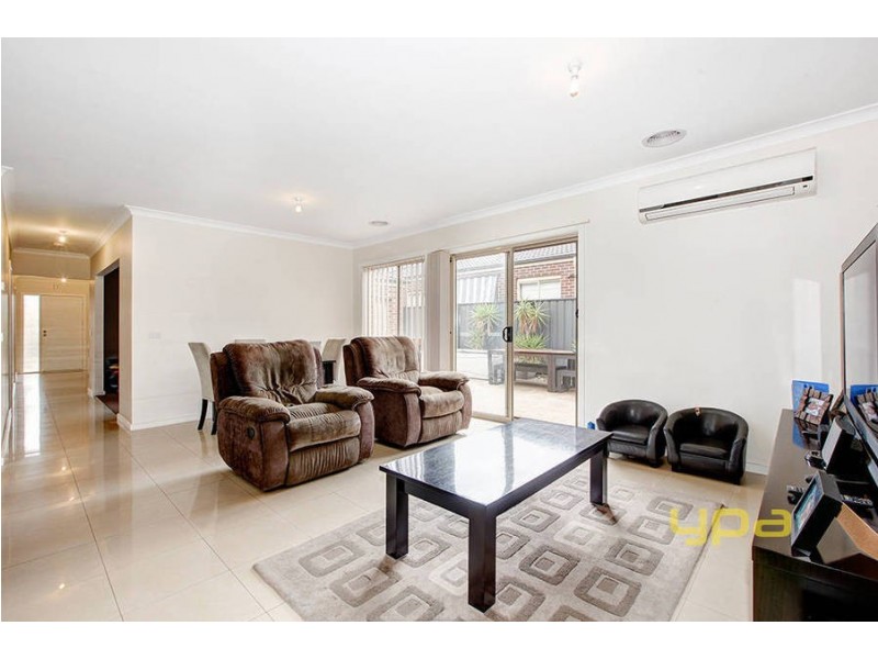 73 Lakewood Boulevard, Melton VIC 3337