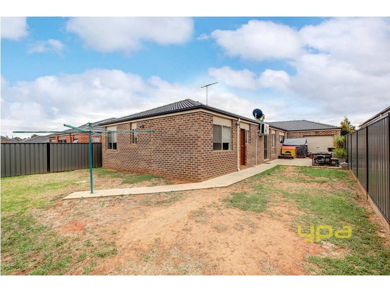 73 Lakewood Boulevard, Melton VIC 3337