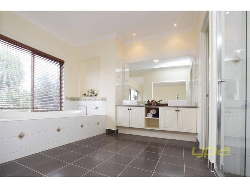 17 Trentham Avenue, Eynesbury VIC 3338