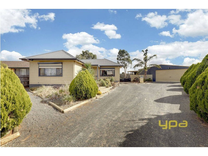 43 Leonid Drive, Rockbank VIC 3335