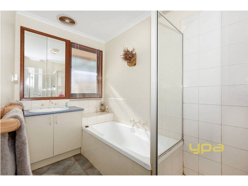 9 Gregory Place, Melton West VIC 3337