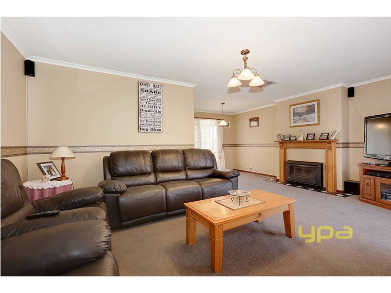9 Gregory Place, Melton West VIC 3337