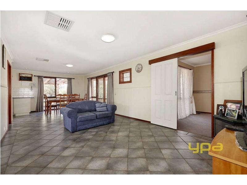 9 Gregory Place, Melton West VIC 3337