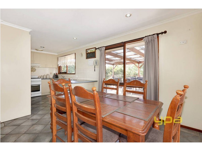 9 Gregory Place, Melton West VIC 3337