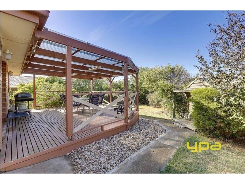 9 Gregory Place, Melton West VIC 3337
