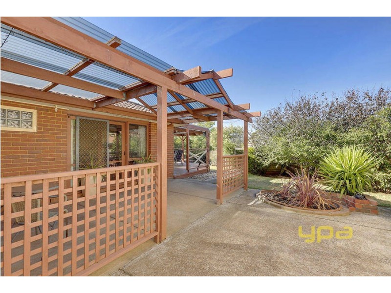 9 Gregory Place, Melton West VIC 3337