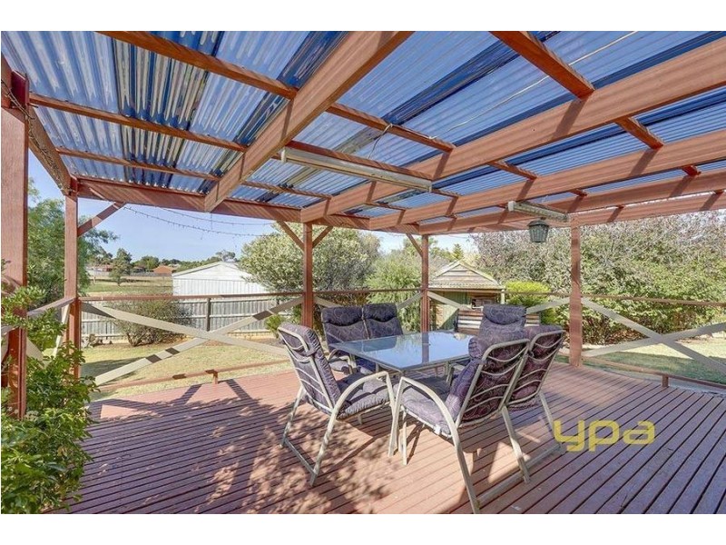9 Gregory Place, Melton West VIC 3337