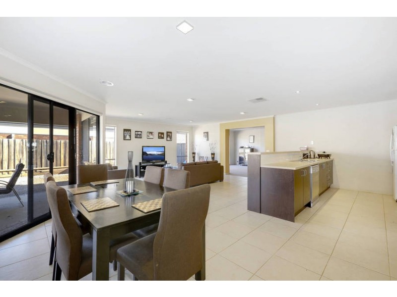 66 Black Knight Way, Kurunjang VIC 3337