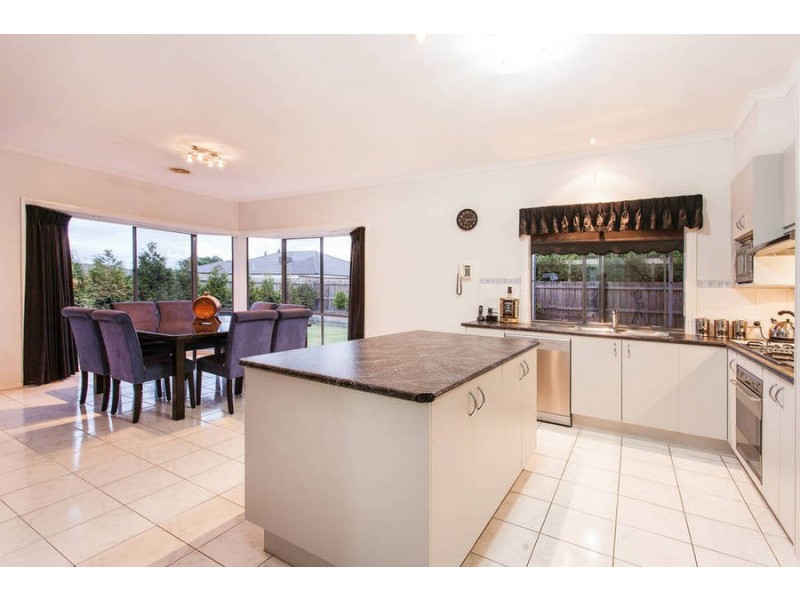 30 Brookfield Avenue, Brookfield VIC 3338