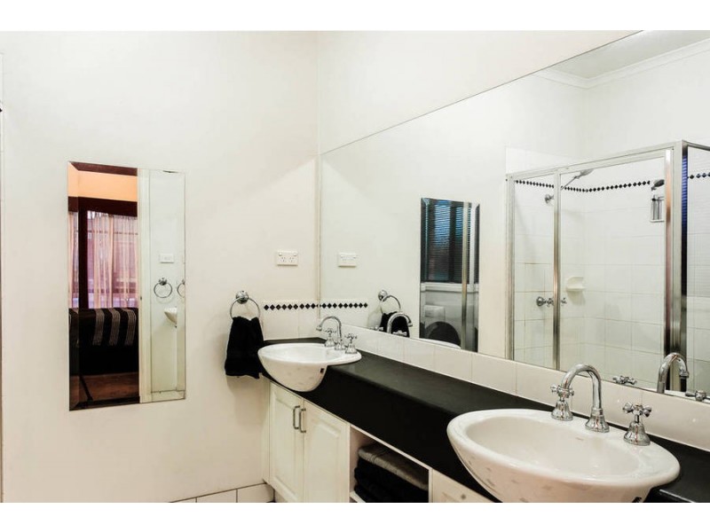 30 Brookfield Avenue, Brookfield VIC 3338