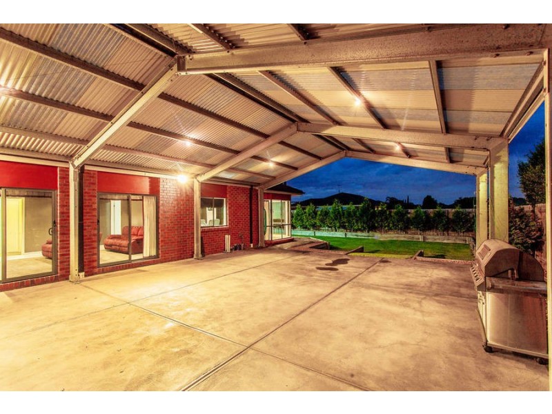 30 Brookfield Avenue, Brookfield VIC 3338