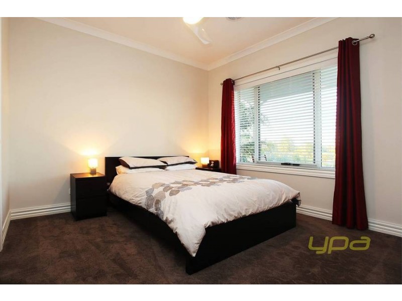 33 Eaglehawk Blvd, Eynesbury VIC 3338