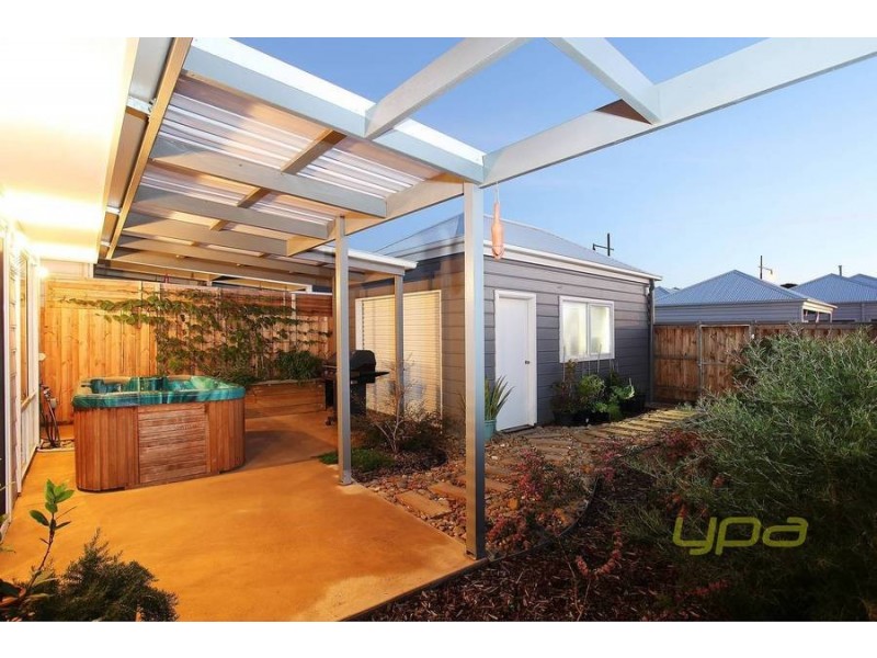 33 Eaglehawk Blvd, Eynesbury VIC 3338