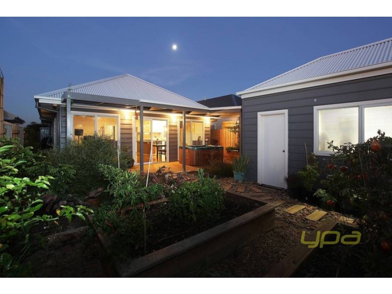 33 Eaglehawk Blvd, Eynesbury VIC 3338