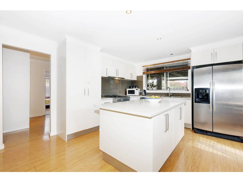 7 Kilmuir Place, Melton West VIC 3337