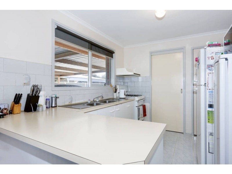 28 Denny Place, Melton South VIC 3338