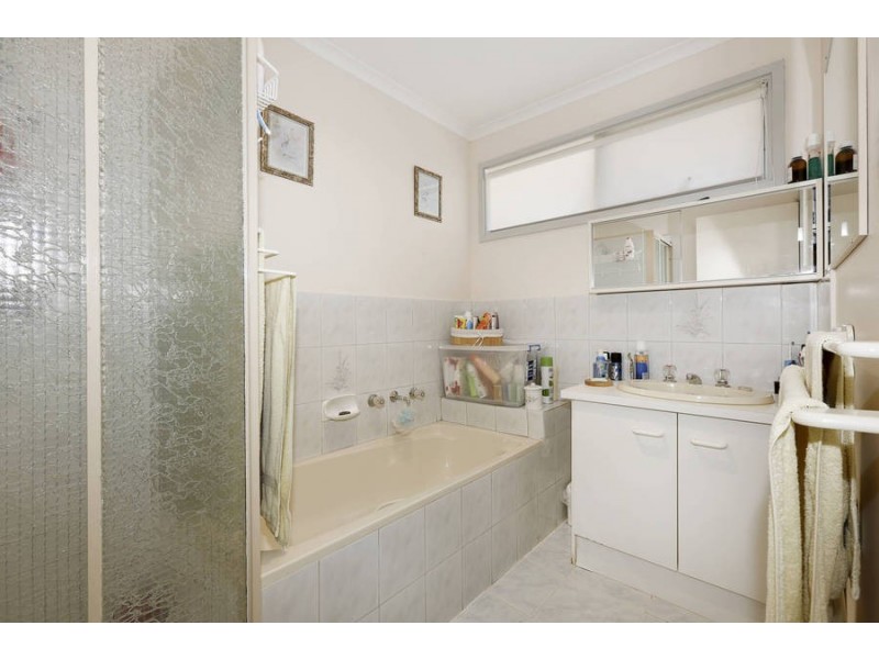 28 Denny Place, Melton South VIC 3338